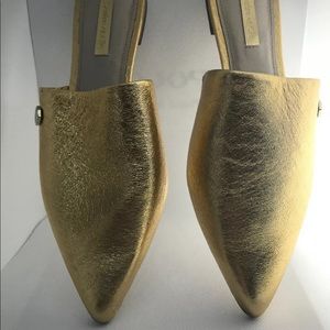 New in Box Louise et Cie Womens LO-ANYI Gold Slipn